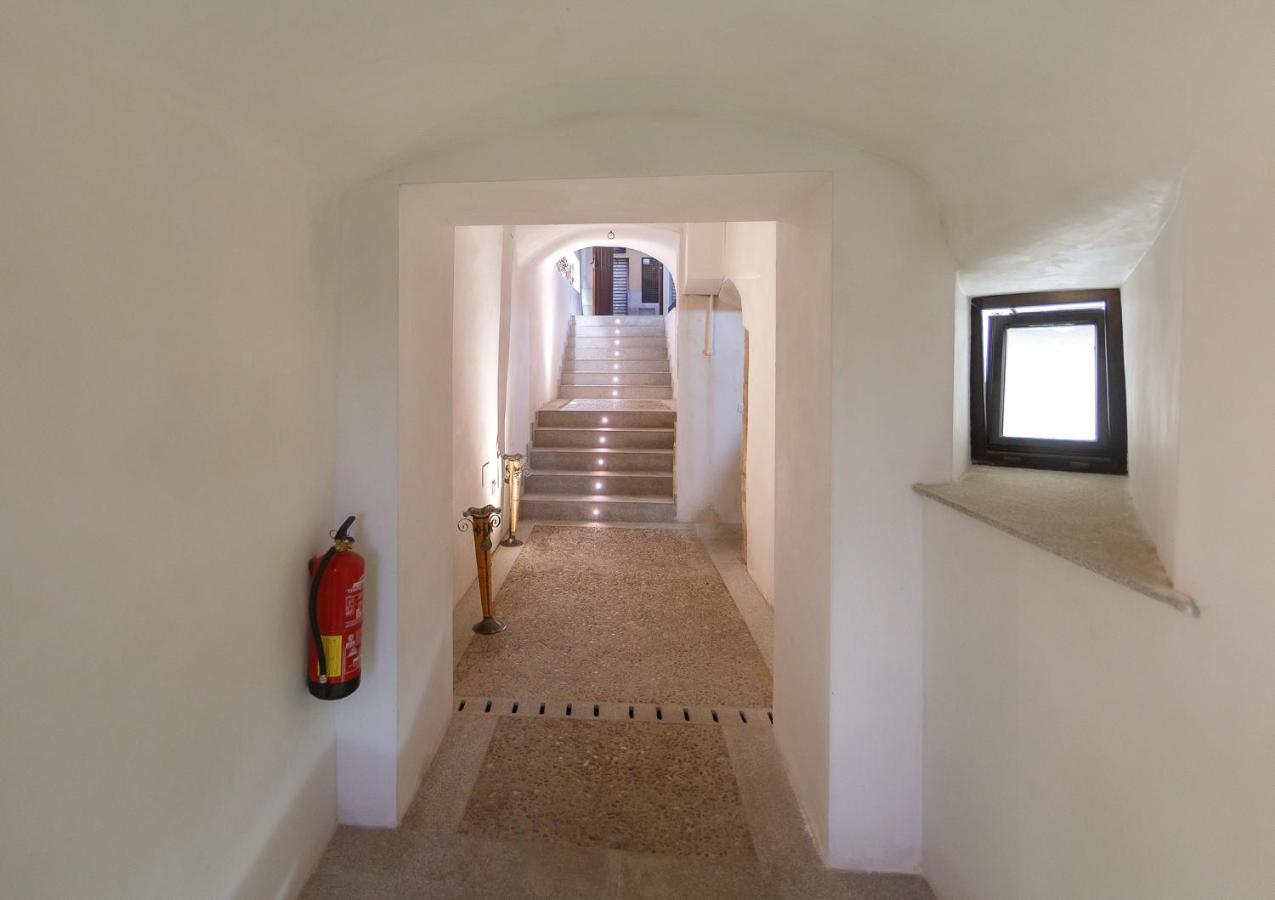 Caceres Deluxe Apartment ภายนอก รูปภาพ
