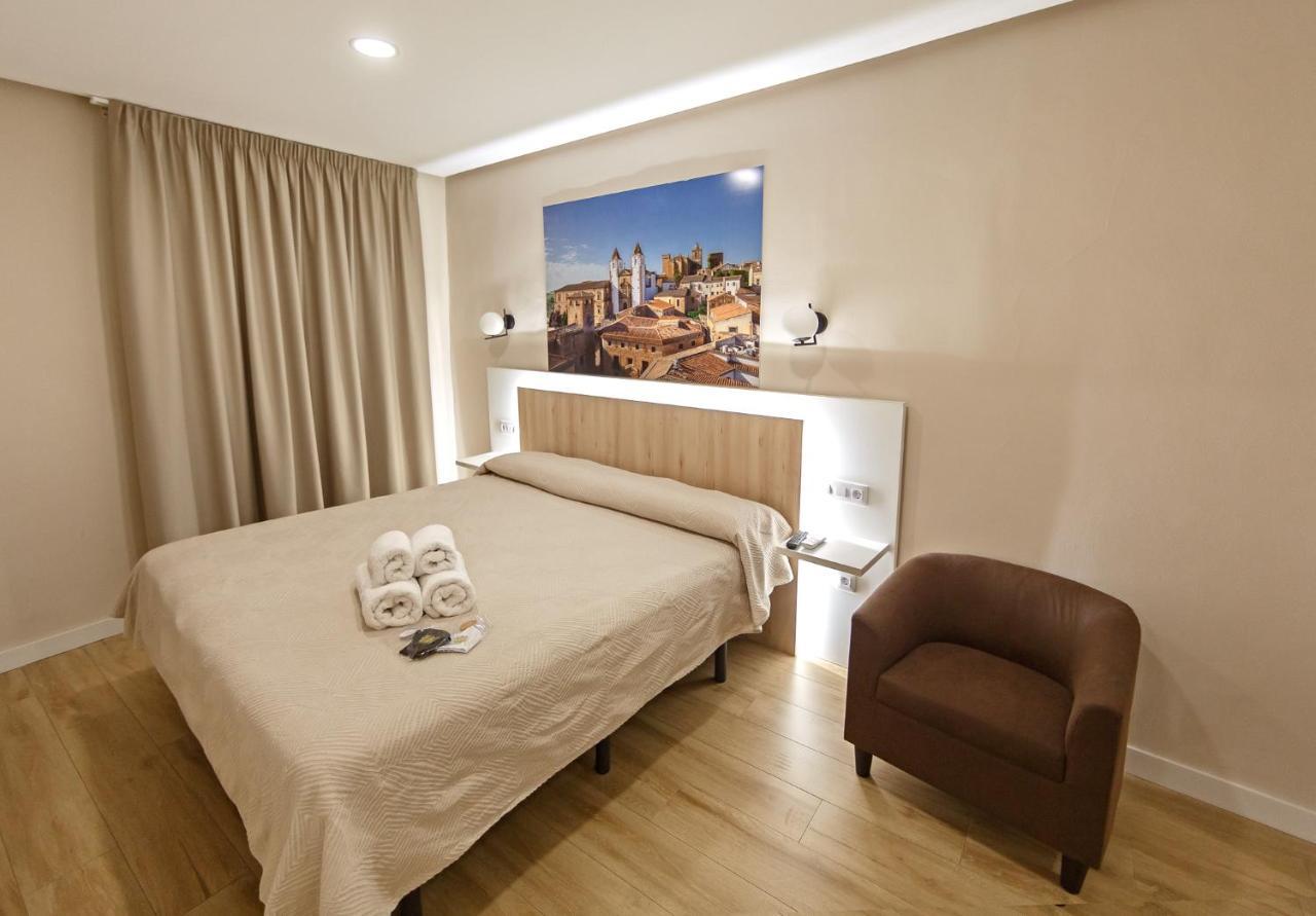 Caceres Deluxe Apartment ภายนอก รูปภาพ
