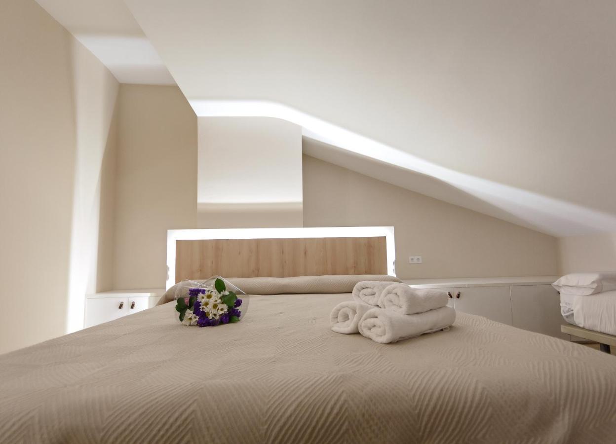 Caceres Deluxe Apartment ภายนอก รูปภาพ
